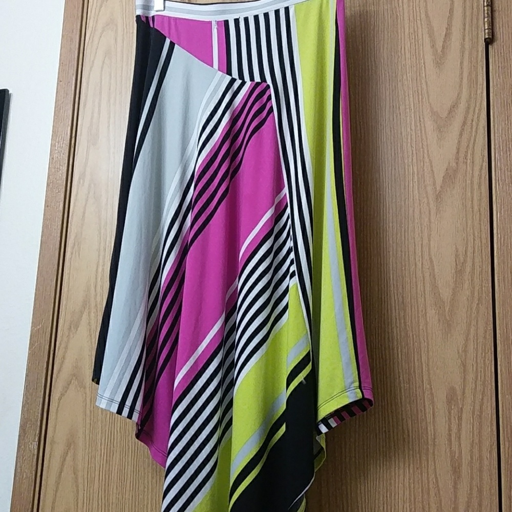 One world asymmetrical skirt - Picture 5 of 6